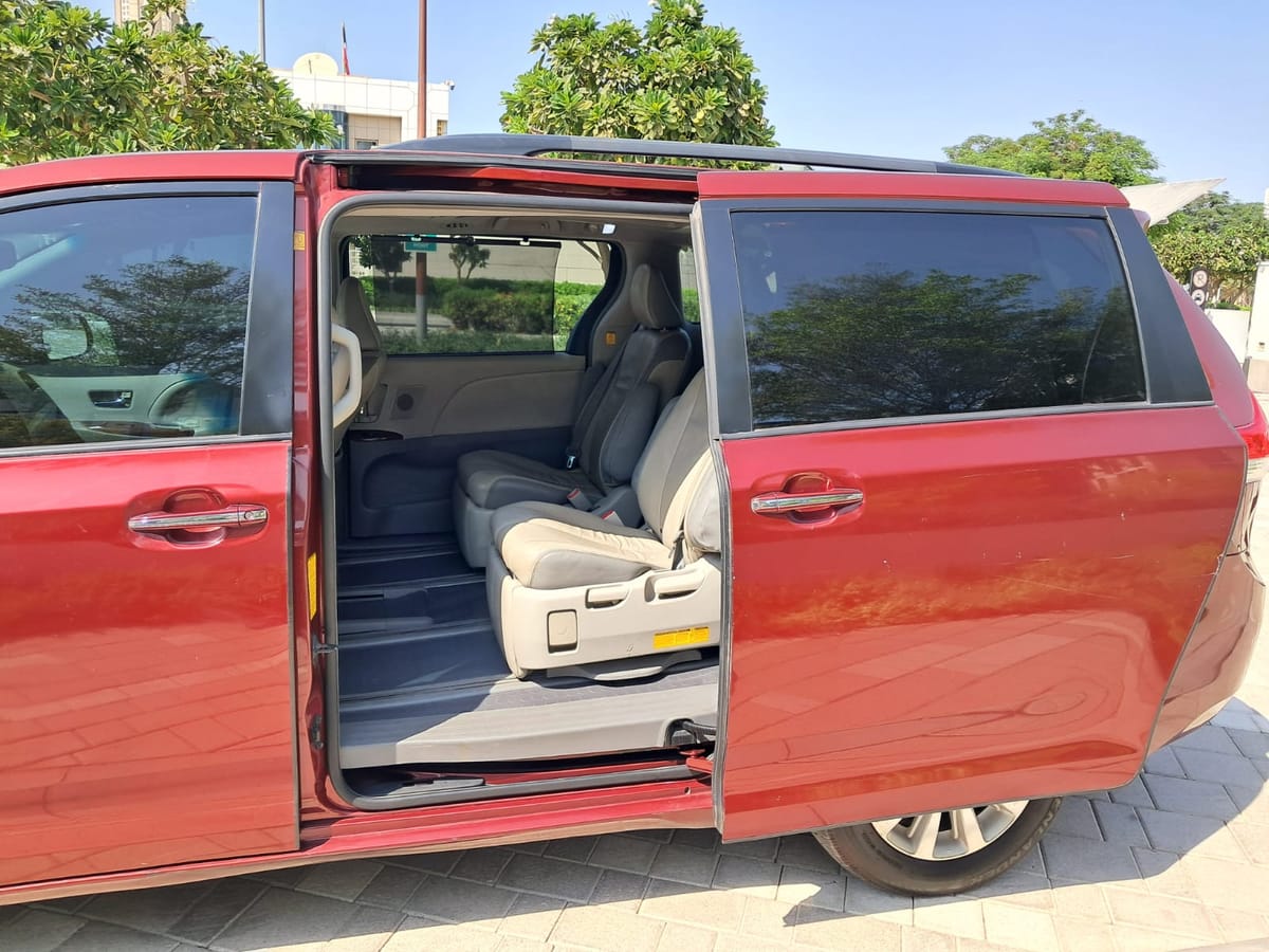 Dubai : Seamless Dubai Airport Transfers: Your Gateway to a Stress-Free Stay!