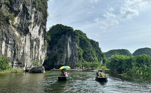 Hoa Lu Tam Coc Full Day Trip by Limousine Transfer Deluxe Group