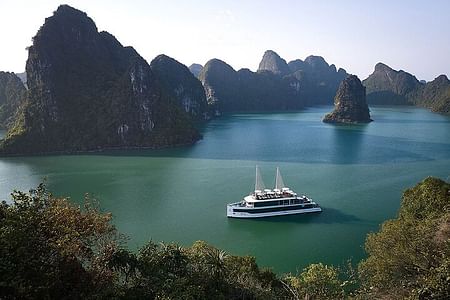 Luxury Day Tour to Halong Bay & Lan Ha Bay with Premium Experiences