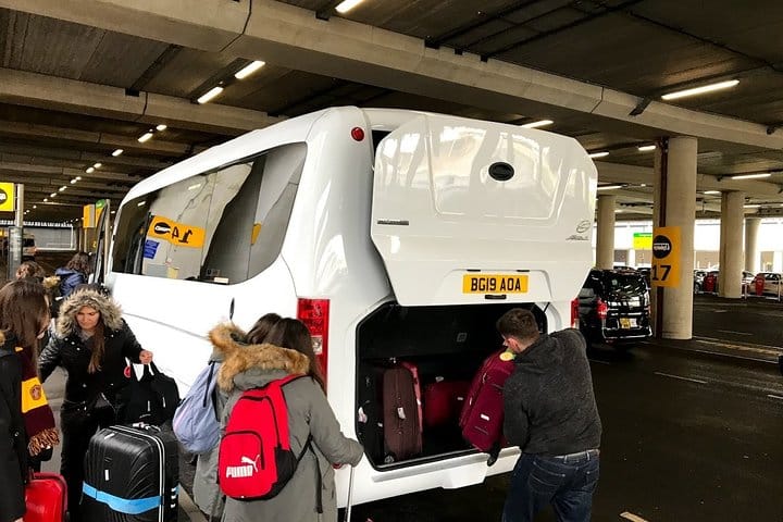 Private transfers between London Gatwick - London Stansted Airports 4