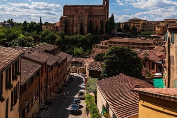Walking Tour of Medieval Streets and Gardens in San Quirico d'Orcia
