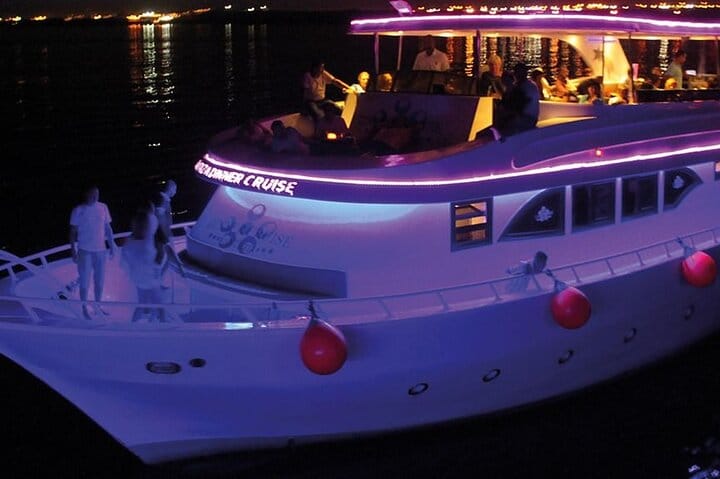Evening Yacht Dinner & Live Music Cruise in Sharm El Sheikh