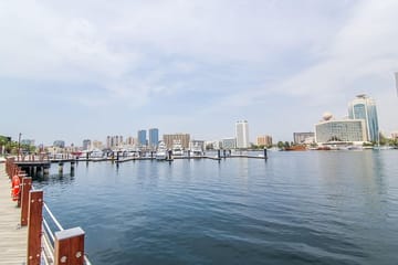 Customizable Private Modern Dubai Tour with Professional Guide