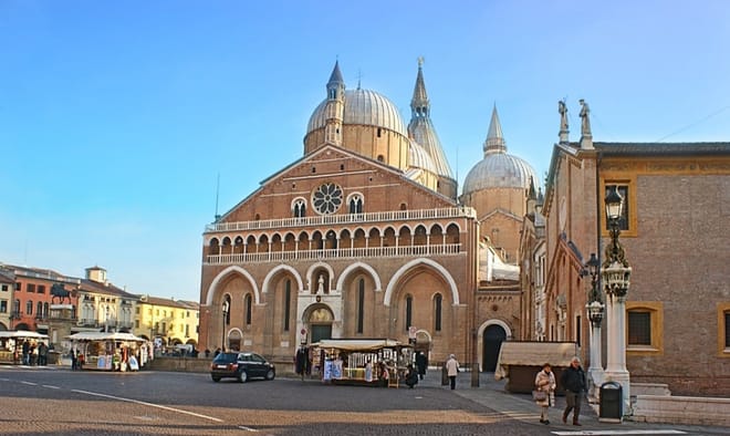 Lakes, Lagoon & Mountains: Lakes Como, Garda, Bernina train & Venice. Small Group Tour 9