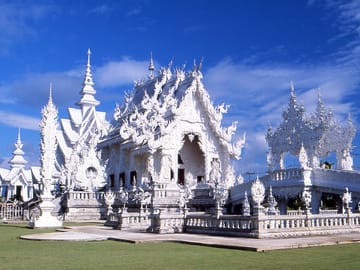 Chiang Rai by Night with Show, Dinner and Trishaw Ride