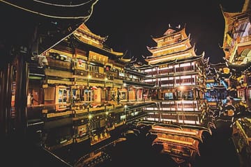 Shanghai Night River Cruise and Yuyuan Bazaar Visit