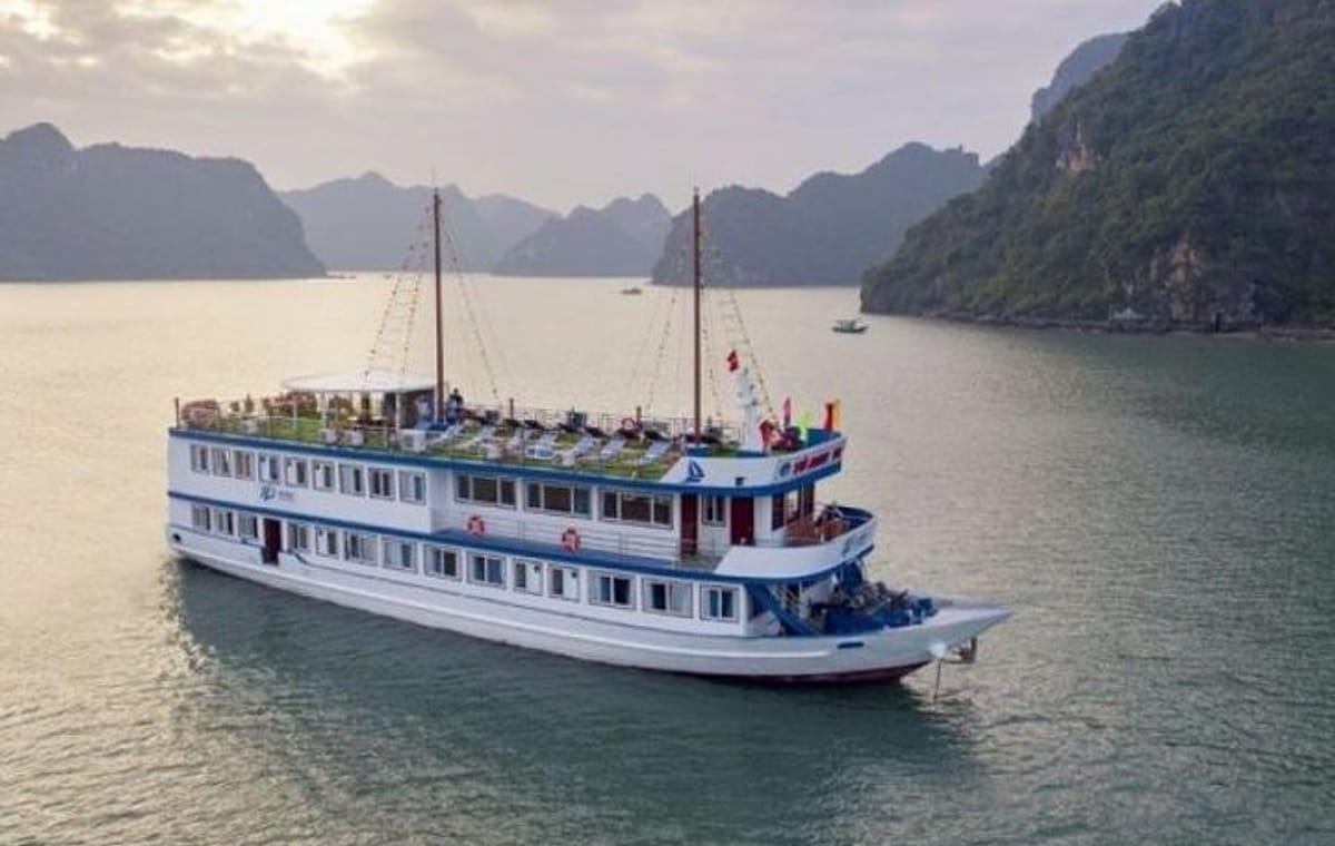 Venezia Cruise Halong Bay 2Days 1Night on 4 Star Cruise