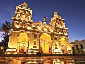 Córdoba City Tour with Visit to Jesuitic Square