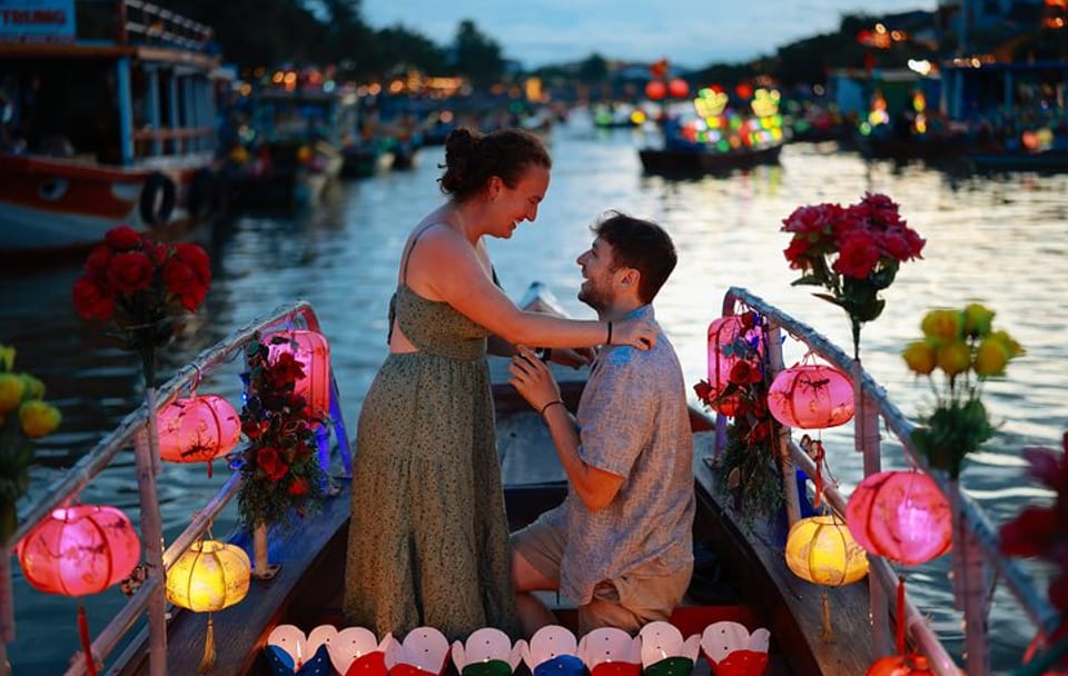 Hoi An Romantic Boat Proposal & Photoshoot Experience