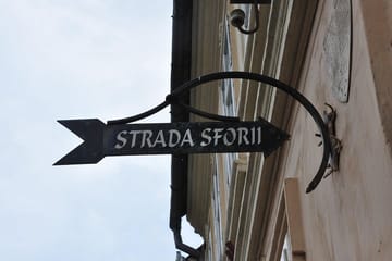 Brașov Old Town Walking Tour with Historical Insights