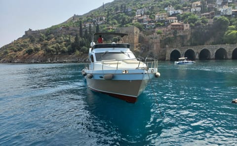 Private Yacht Tour along Alanya's Stunning Coastline