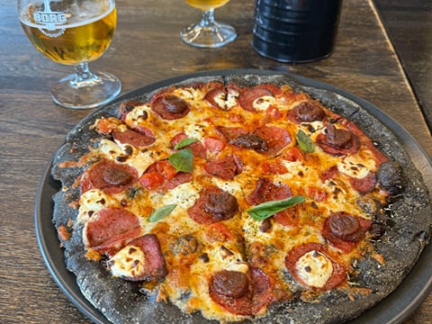 Black Crust pizzeria
