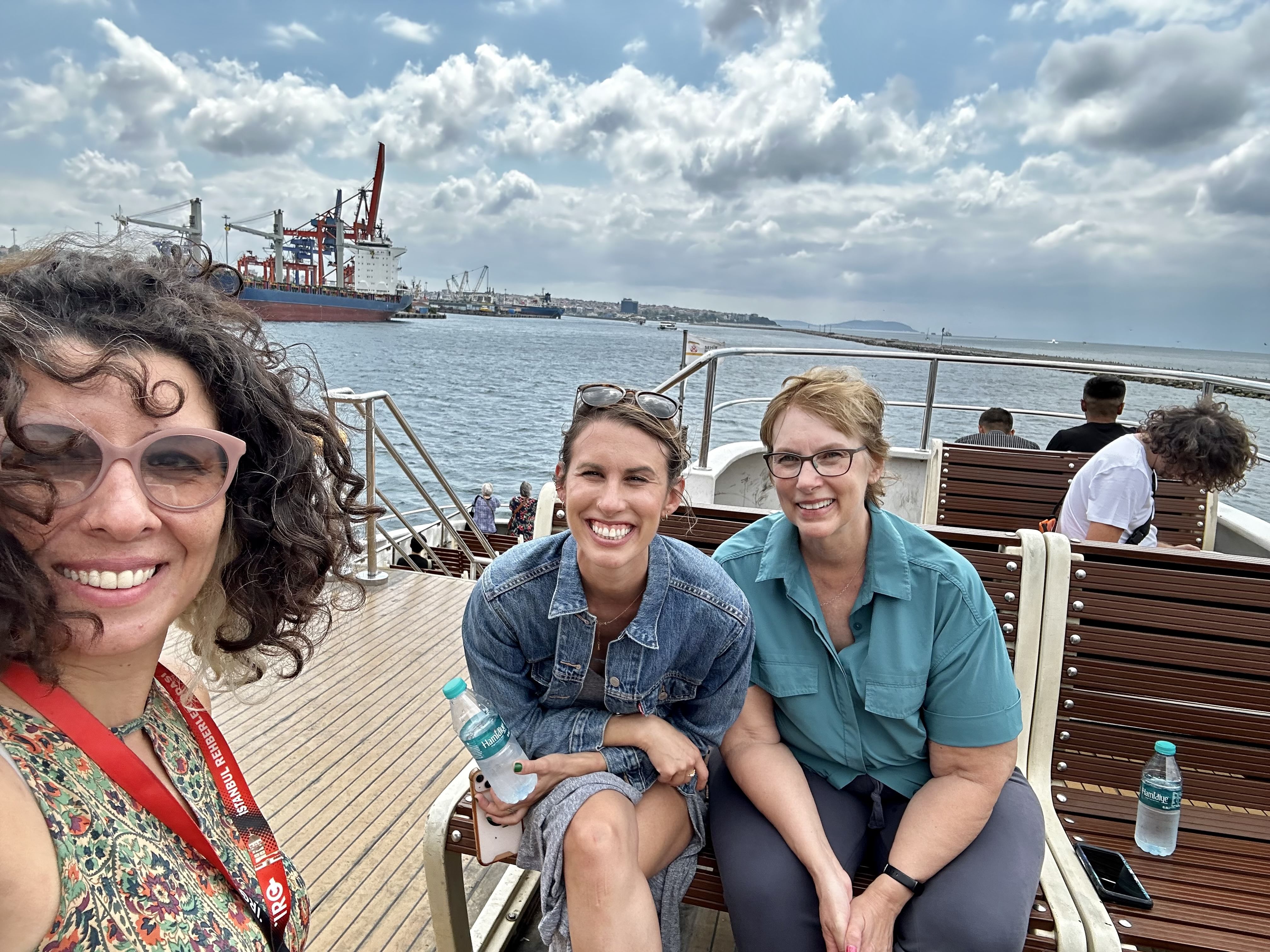 women travel to Istanbul