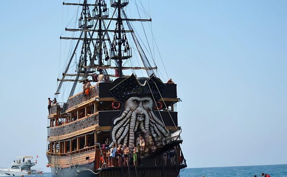 Alanya Pirate Boat Trip with Lunch And Free Soft Drinks
