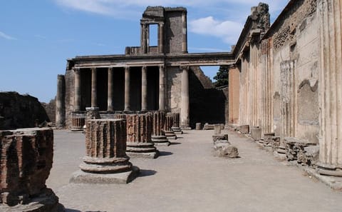 Private Walking Tour of Historic Pompeii Ruins