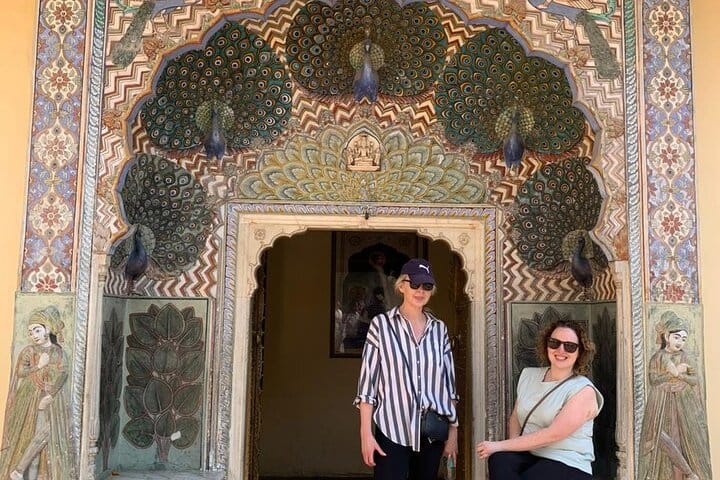 Ancient Caves, Forts, Taj & Temples Expedition