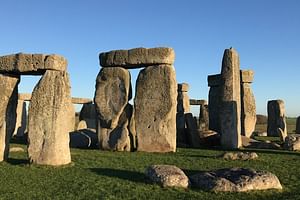 Full-Day Private Tour to Salisbury, Stonehenge and Woodhenge 