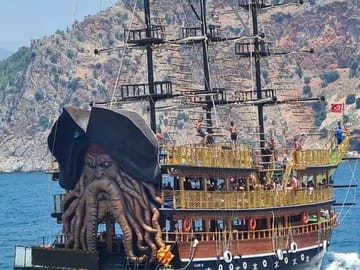 Alanya Pirate Boat Tour with Foam, Lunch, Soft Drinks , Transfer