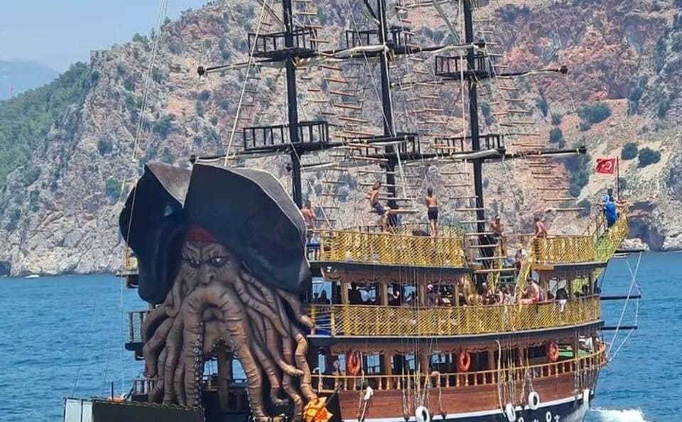 Alanya Pirate Boat Tour with Foam, Lunch, Soft Drinks , Transfer
