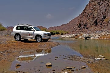 Private 4×4 Desert Drive, Wadi Shawaka Pool Visit with Lunch box