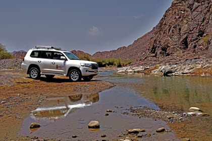 Private 4×4 Desert Drive, Wadi Shawaka Pool Visit with Lunch box