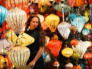 Hoi An Lantern Night Photoshoot with Professional Guidance