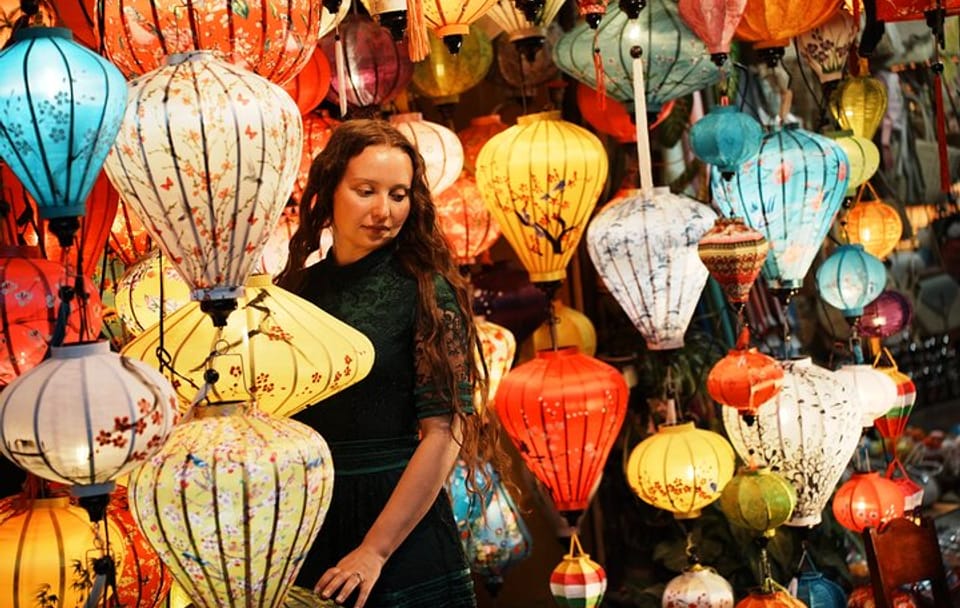Hoi An Lantern Night Photoshoot | Unlimited Photos & Video