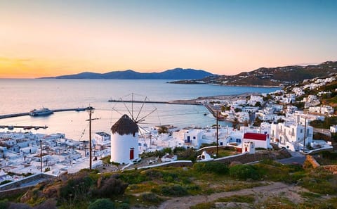 Day Trip from Athens to Mykonos with Hotel Pickup
