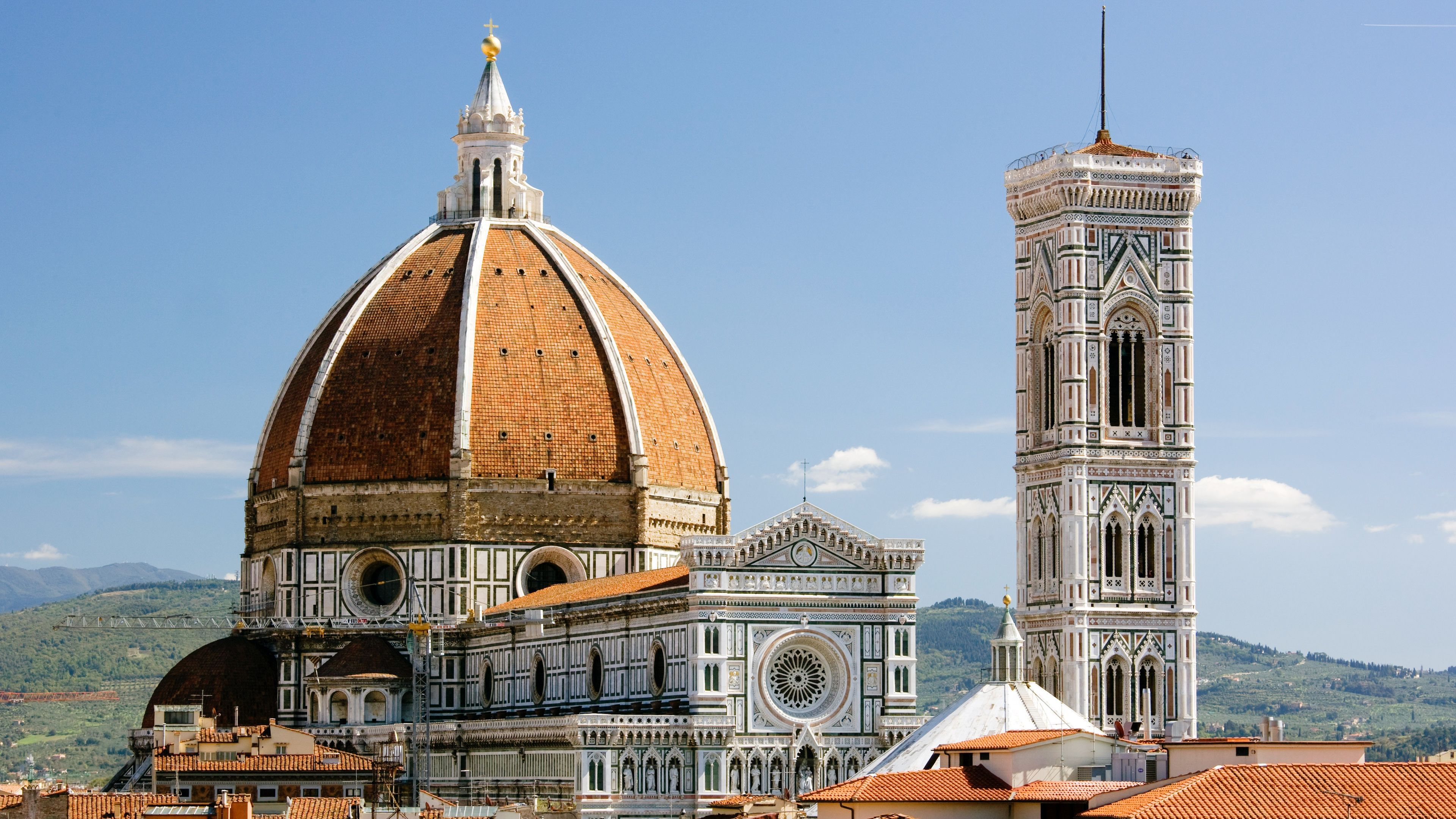 Wide view of Brunelleschi's Dome and Giotto's Belltower 