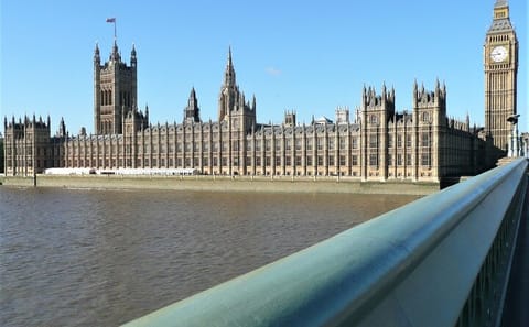 Walking Tour of London's Palaces, Parks, and Landmarks