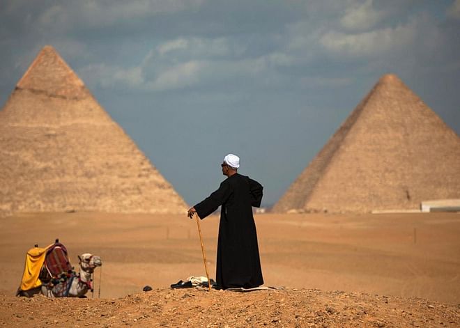 Cairo : Full Day Tour to Pyramids, Sphinx, Memphis and Sakkara Private Guided Tour