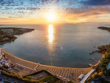 Private Sunset Cruise along the Athens Riviera in Alimos