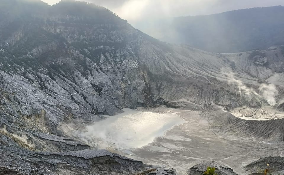 Explore Jakarta, Bogor, and Bandung on a 3-Day Bike Tour