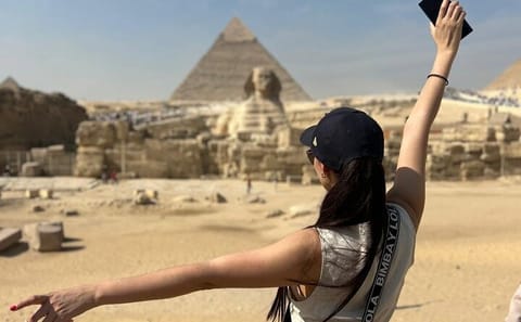 Private Giza Pyramids Tour with Lunch and Shopping in Cairo