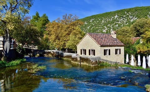 Krka Waterfalls and Lake Cruise with Skradin Town Visit