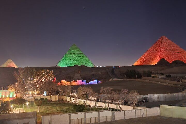 Giza Pyramids Sound and Light Show with Dinner Experience