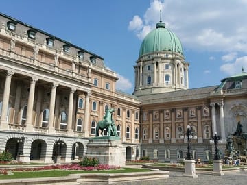 Private Luxury Walking Tour of Budapest's Historic Sites