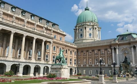 Private Luxury Walking Tour of Budapest's Historic Sites