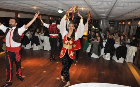 Bosphorus Dinner Cruise with Live Turkish Show in Istanbul