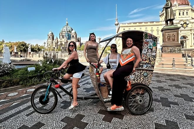 Rickshaw Tours Berlin - Groups of up to 16 people with several rickshaws 8