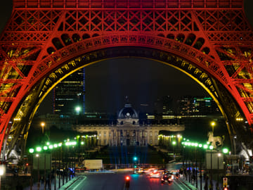 Romantic Dinner and Cabaret Experience in Paris