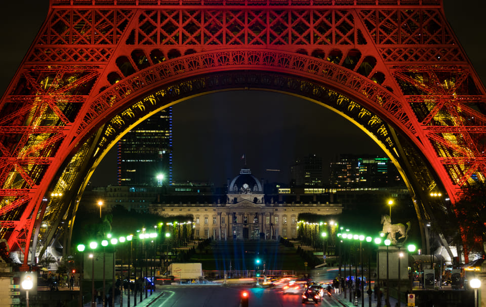 Romantic Dinner and Cabaret Experience in Paris