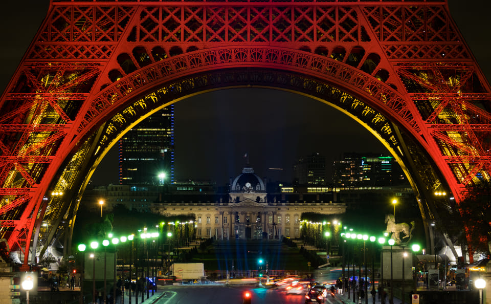 Romantic Dinner and Cabaret Experience in Paris