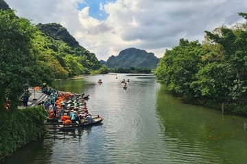1 Day Luxury Tour to Ninh Binh: Hoa Lu Trang An Mua Cave