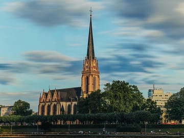 Day Trip from Cologne to Frankfurt with Guided Tours