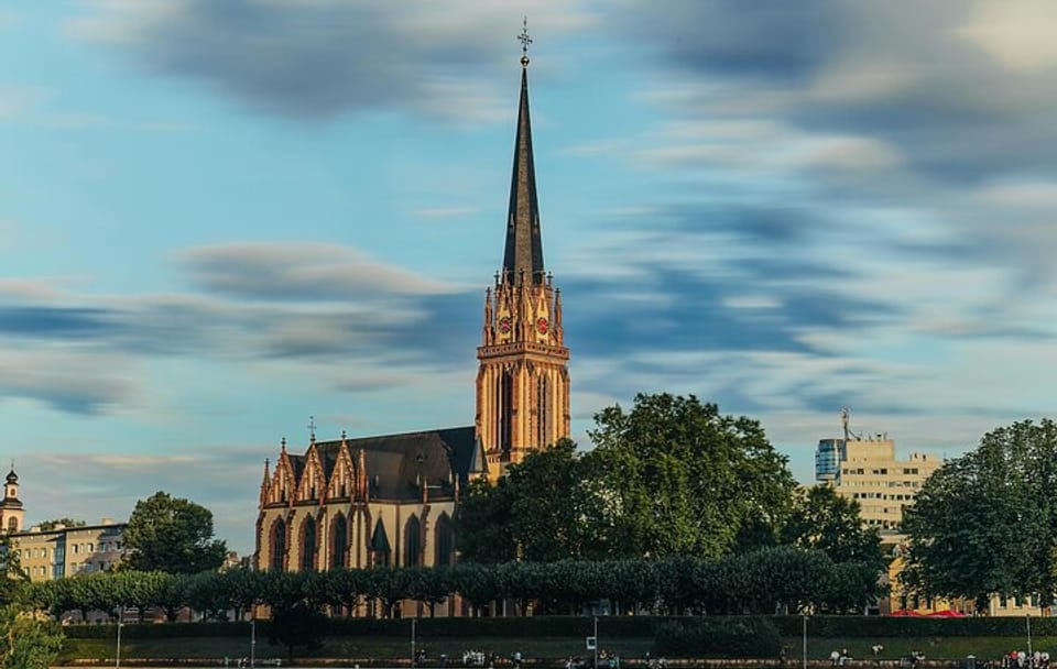 Day Trip from Cologne to Frankfurt with Guided Tours