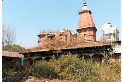 Walk along the Bagmati River (16 heritage monuments in 2 kilometers)