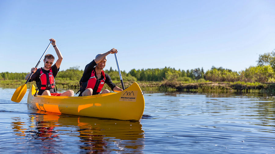 Summer canoeing experience in Lapland