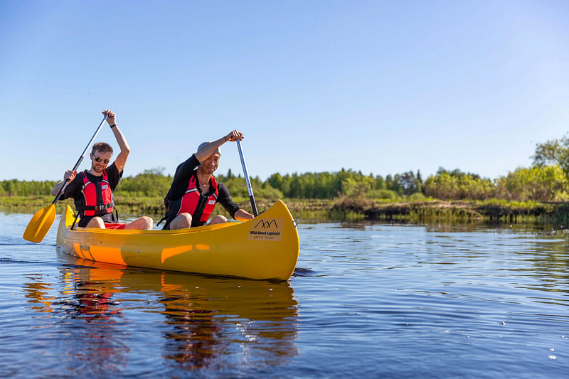 Summer canoeing experience in Lapland