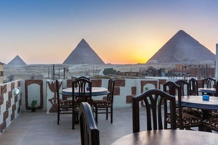 Great Pyramid Inn Dinner With Pyramids View
